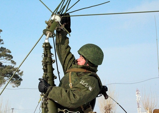 Тебе связист военный нелегко